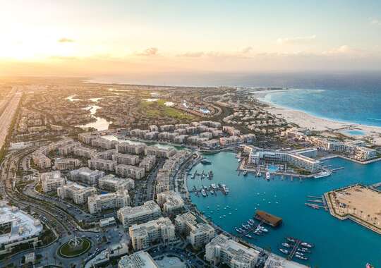 Strand, marina og resortliv – alt samlet