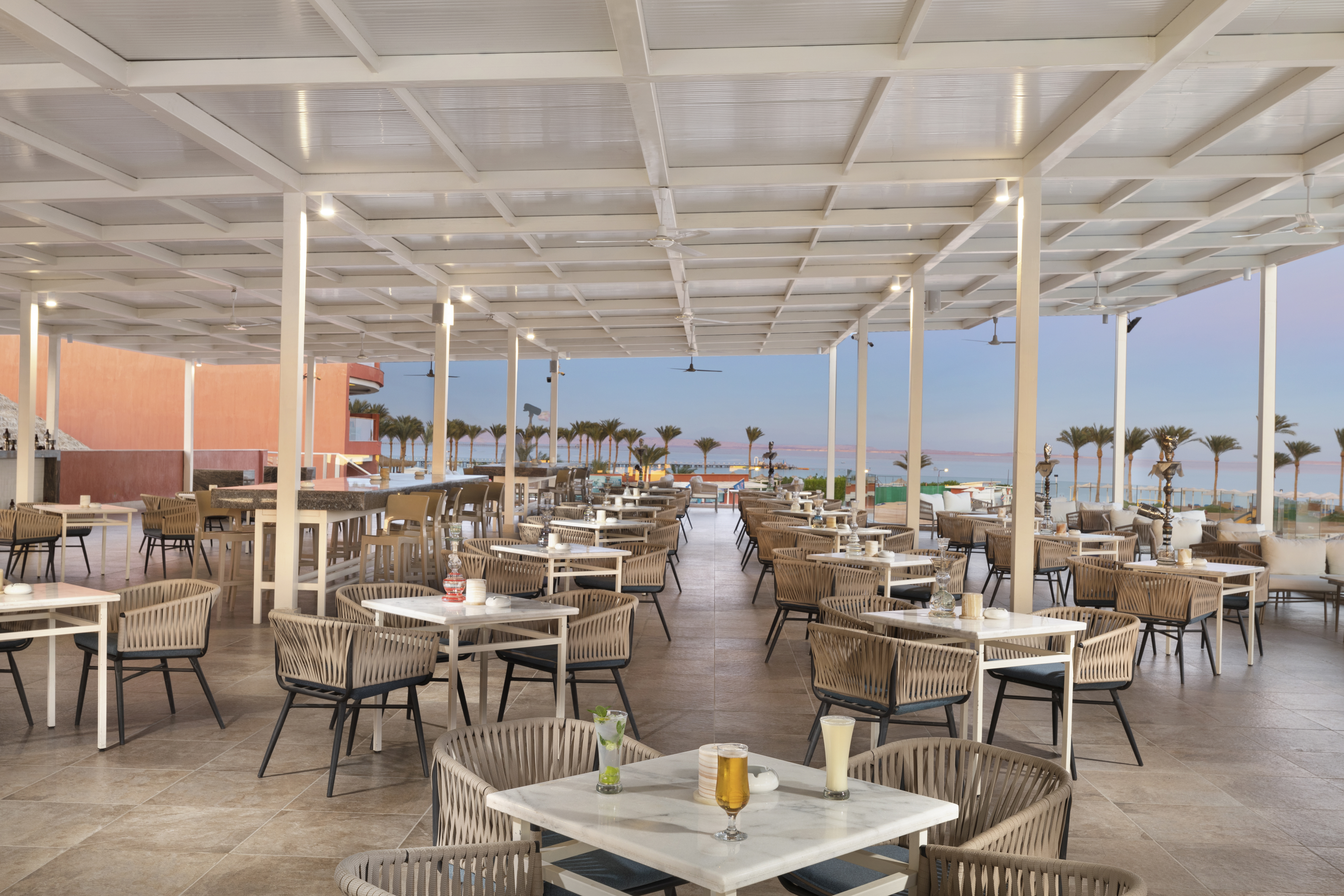 Stor restaurantområde på resort i Sharm el Sheikh, Egypten