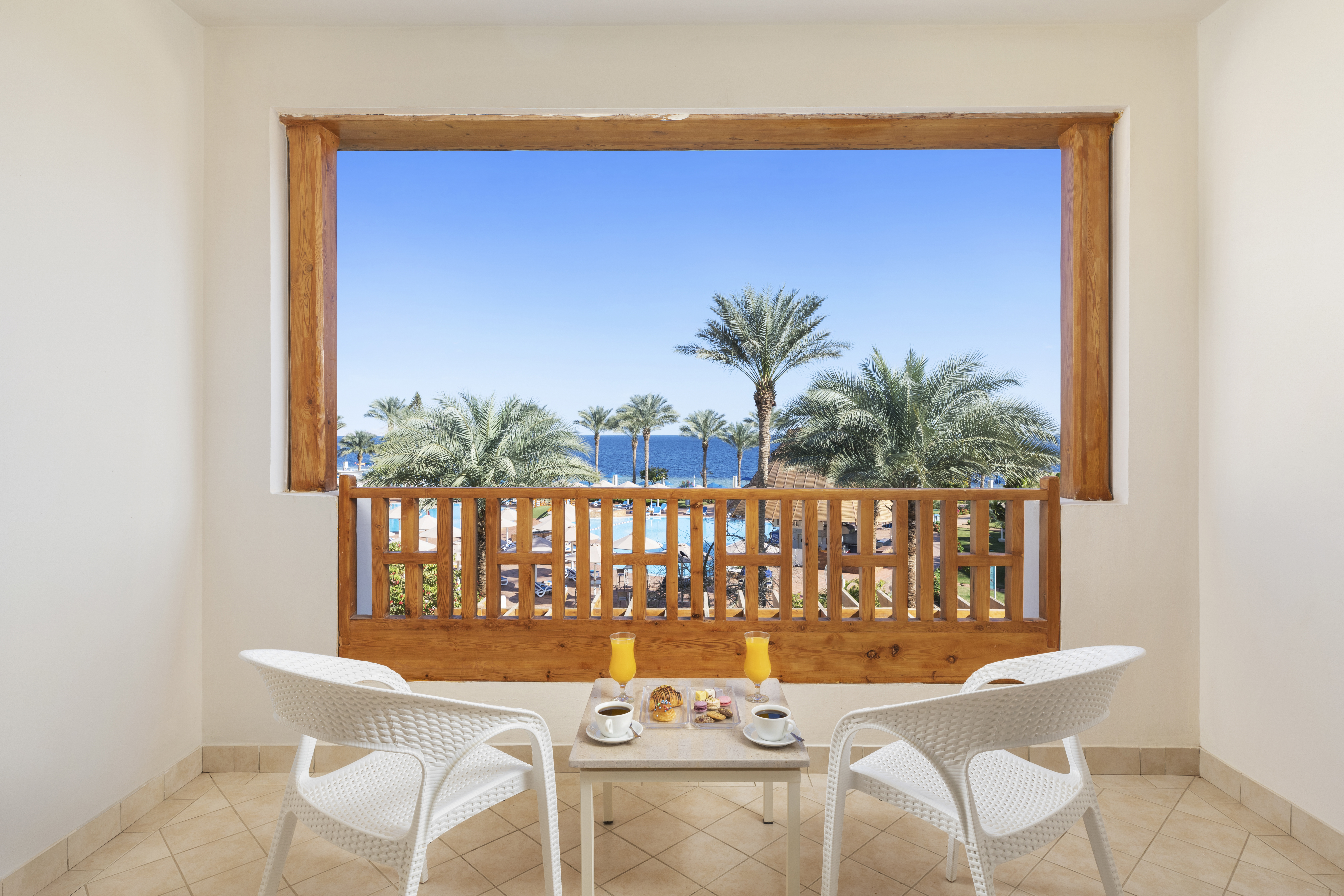 Morgenmad med smuk havudsigt