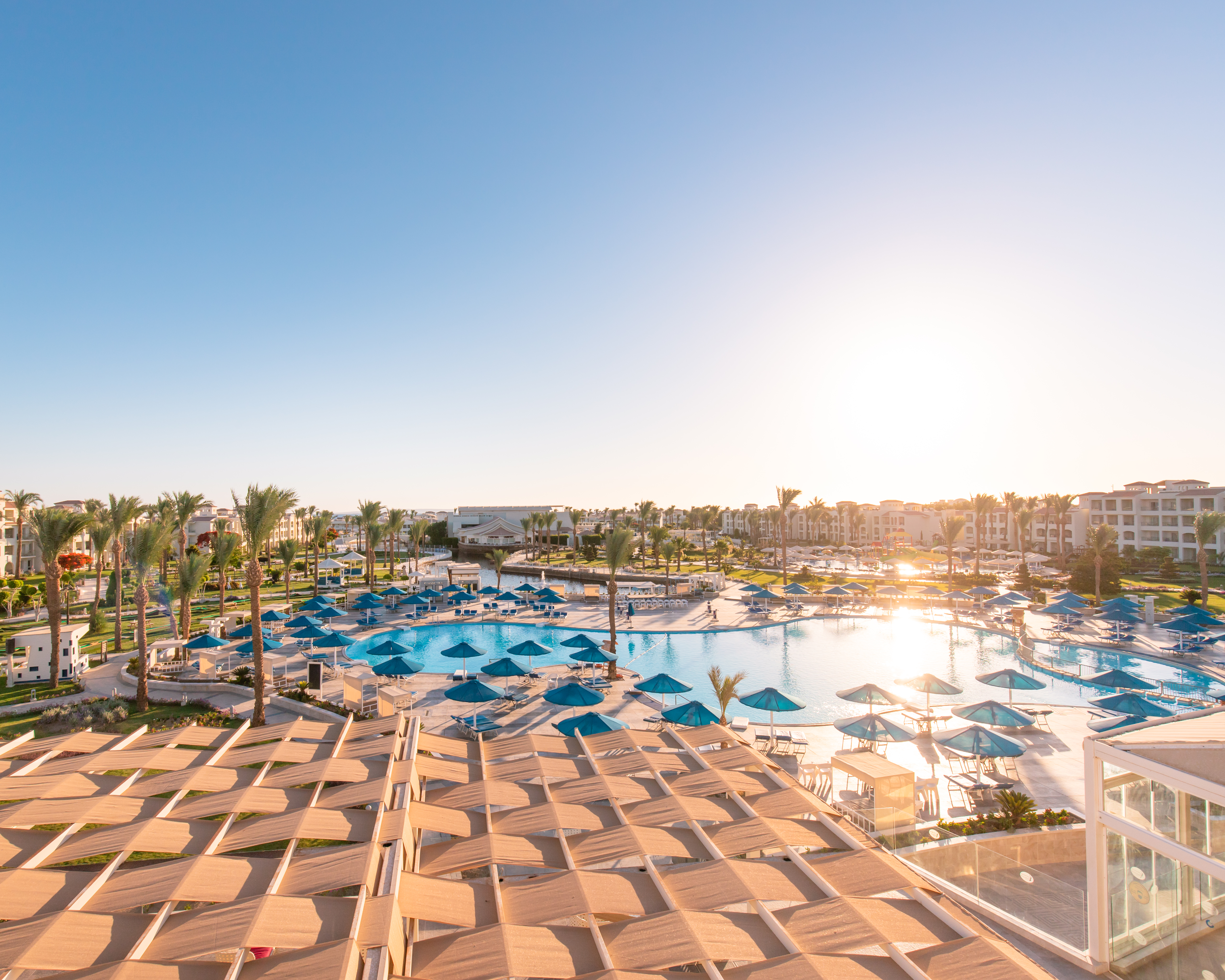 Smuk udsigt over poolområde på resort i Sharm el Sheikh, Egypten