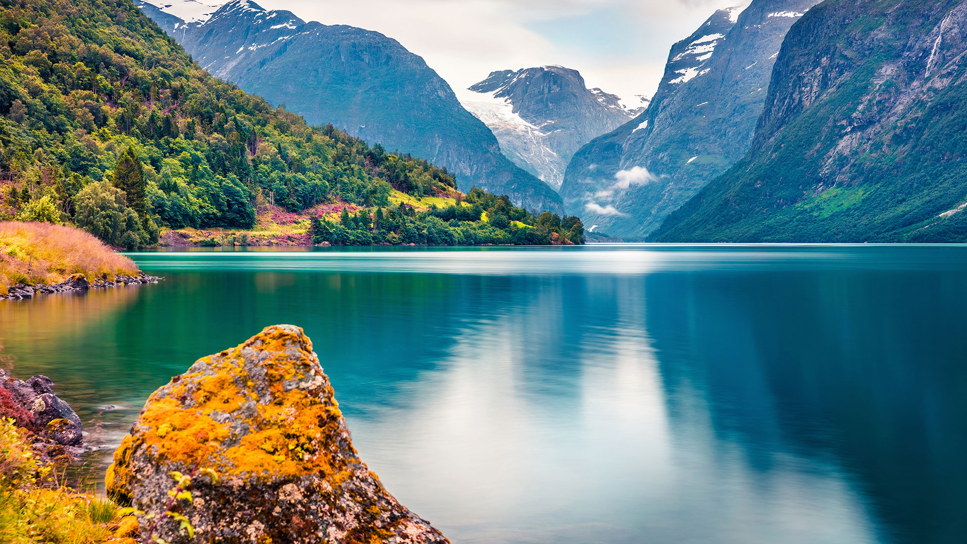 Looking to fly directly to Oslo, Norway without booking a full package? Get your round-trip flight tickets only with SAS – no hotel included. Perfect for flexible travelers who prefer to arrange their own accommodation. Flight-only bookings are subject to separate terms, so check before booking.